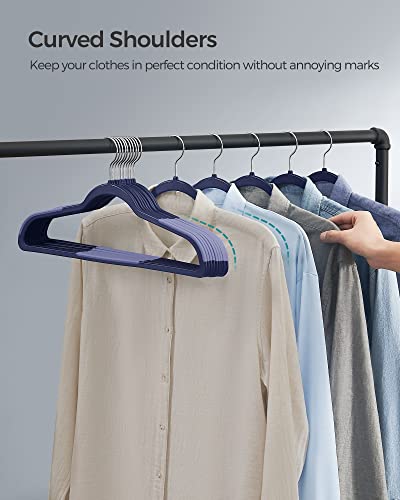 Plastic Clothes Hangers (50 Count)