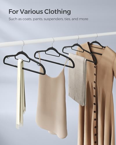 Pack of 50 Coat Hangers (50 Count)
