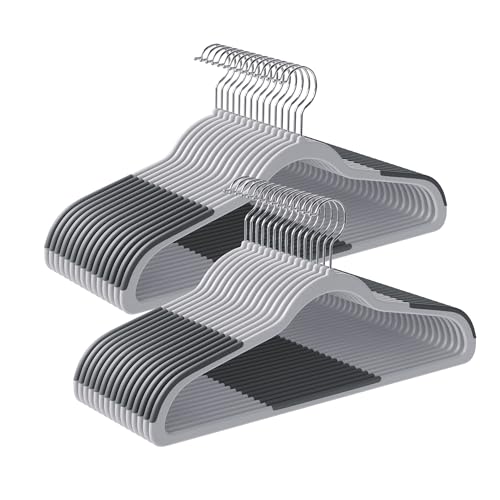 Plastic Clothes Hangers (50 Count)