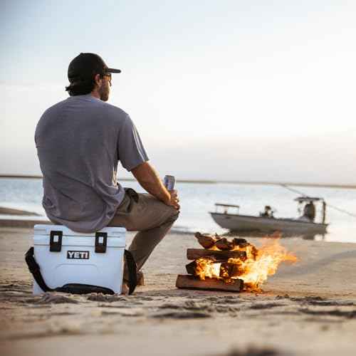 Roadie 15 Hard Cooler with DoubleDuty Shoulder Strap (22 Count)