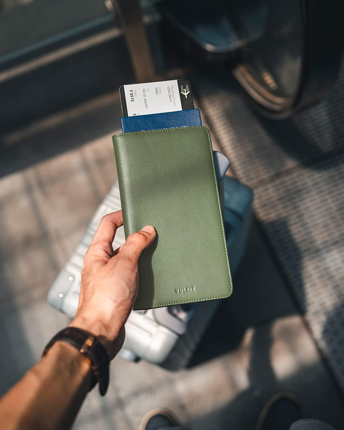 VULKIT Passport Holder Wallet RFID Blocking Travel Wallet for Men & Women - Roamly