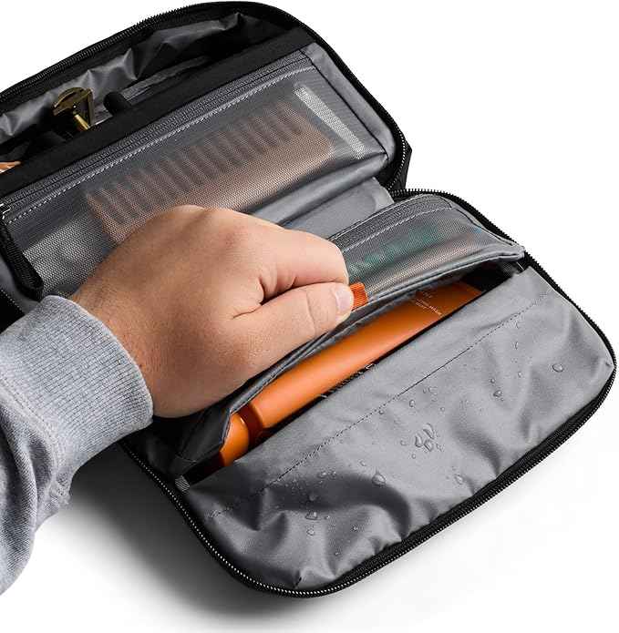 Bellroy Hanging Toiletry Kit (hanging 3 liter toiletry bag for men and women, and designed for travel) - Black
