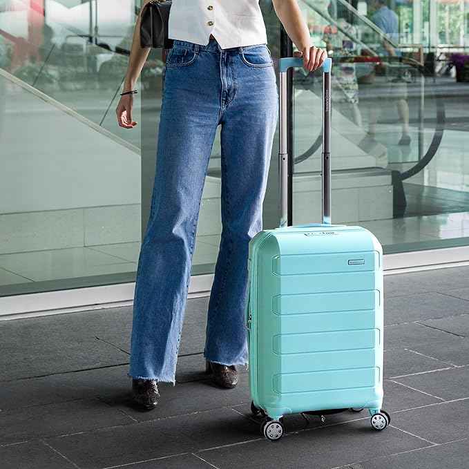 Traveler's Choice Pagosa Hardshell Expandable Luggage with Spinner Wheels, Baby Blue, 3-Piece Set (22/26/30)