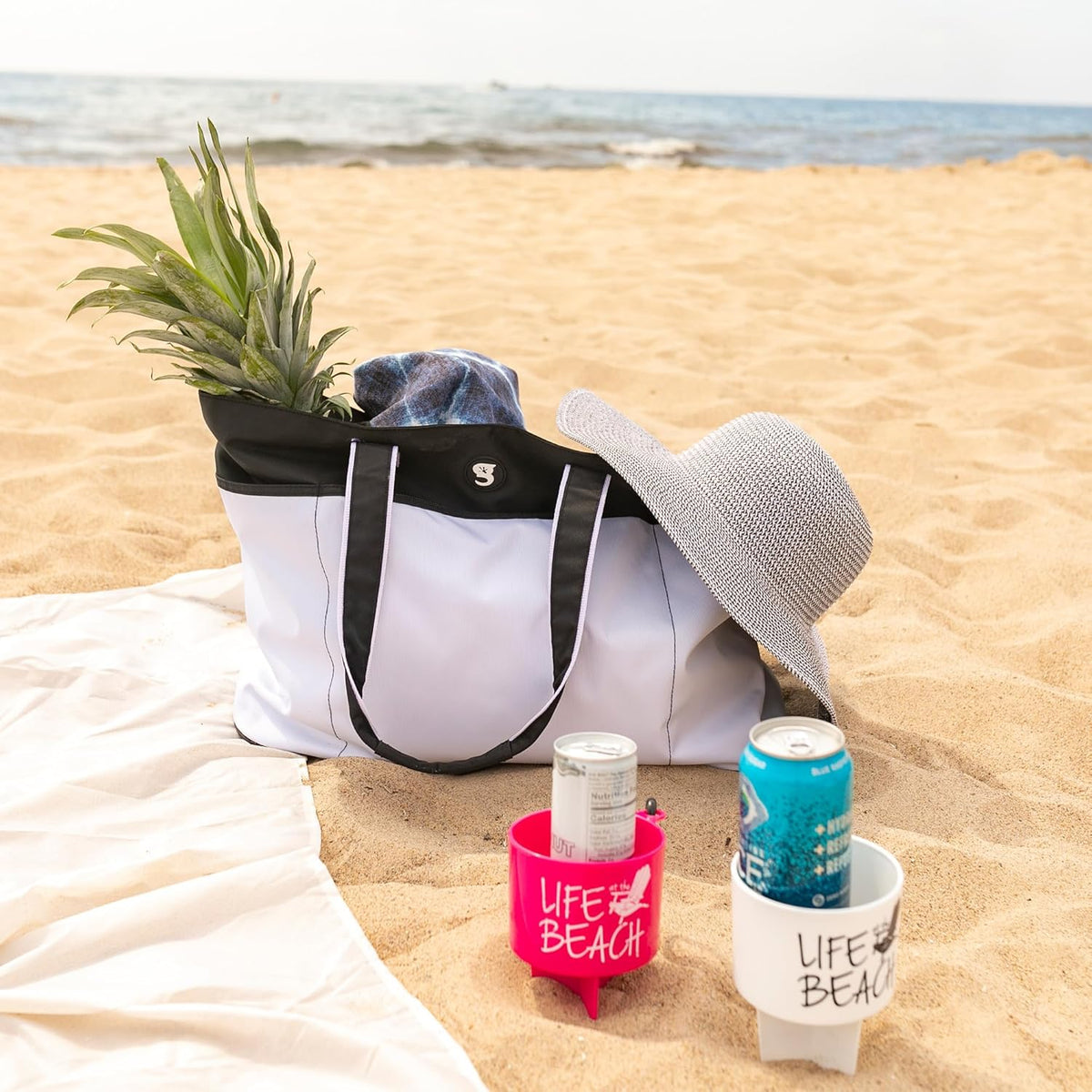 geckobrands Oversized Beach Tote – Large and Stylish Beach Bag with 4 Exterior Pockets and Zippered Internal Compartment - Roamly